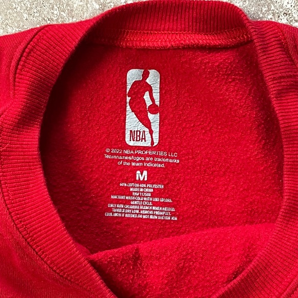 NBA Chicago Bulls Red and Black Crewneck Sweater - Picture 2 of 5